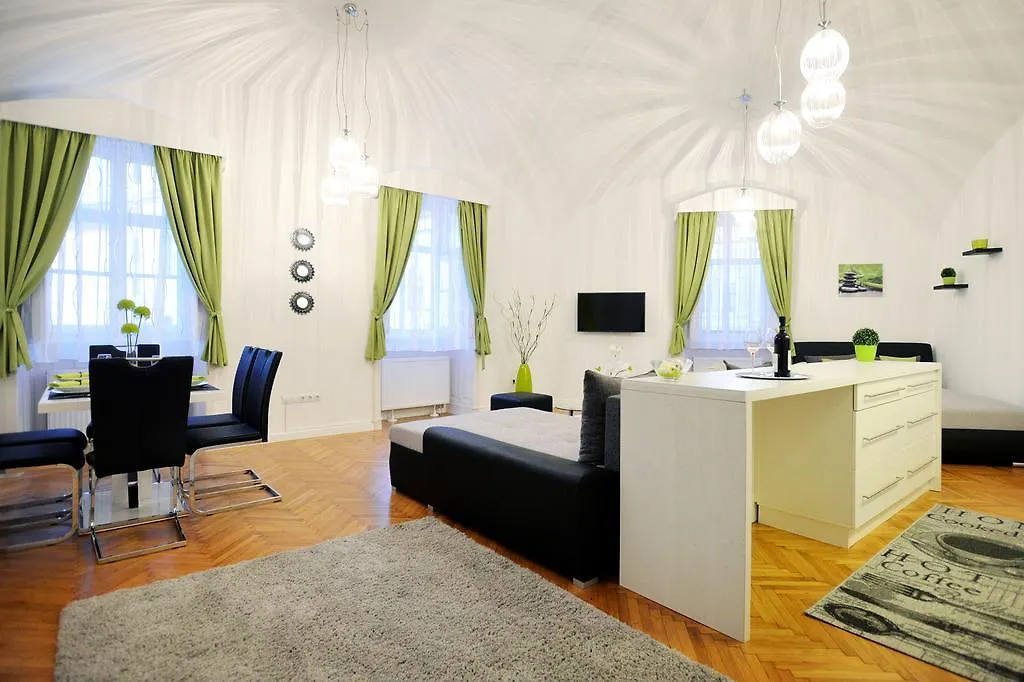 Apartment Varkapitany Apartman Eger