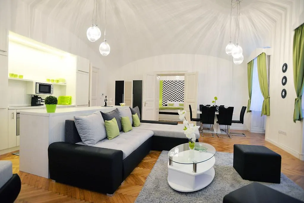 Varkapitany Apartman Eger