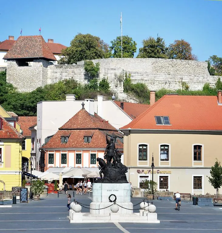 Varkapitany Apartman Eger