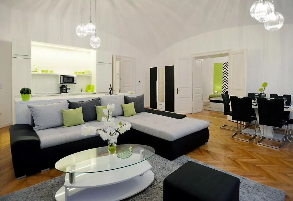 Varkapitany Apartman Eger contacts
