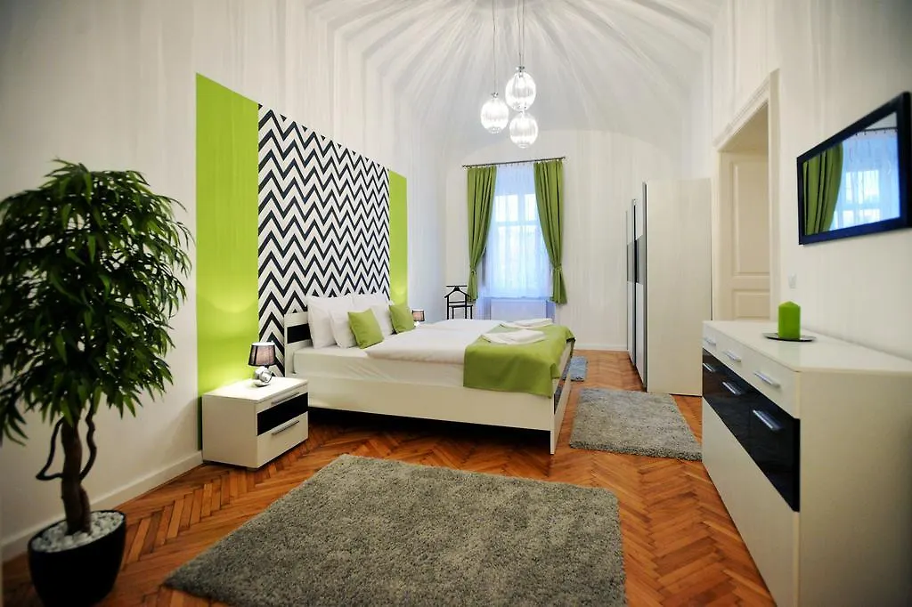 Varkapitany Apartman Eger Hungary