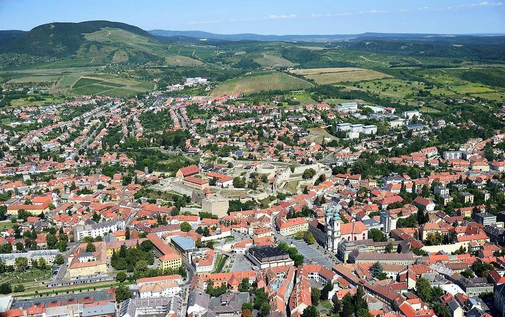 Varkapitany Apartman Eger Apartment